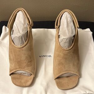 Vince • Quest Sandal • Size: 9.5